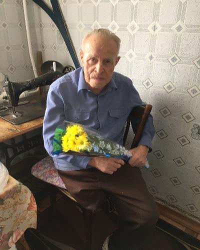 Поклонимся великим тем годам